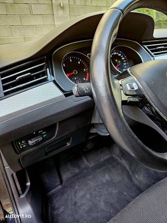 Volkswagen Passat 1.6 TDI (BlueMotion Technology) DSG Comfortline - 16