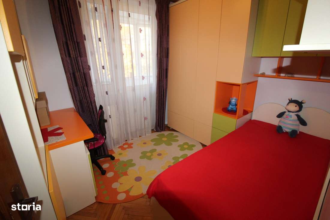 Vând apartament 3 camere în Hunedoara, zona OM-Str.Marțișorului, et.2-5