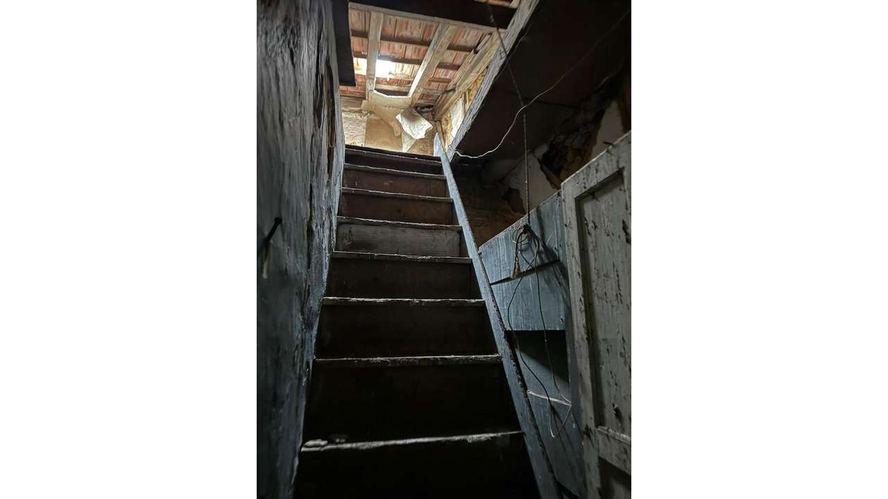 Apartamento para renovar no Seixal-12