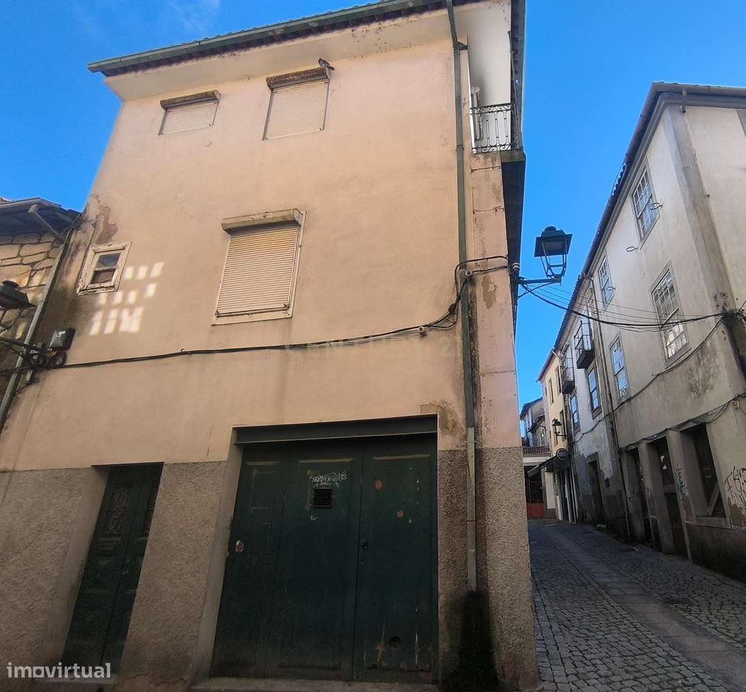 Prédio para reabilitação no centro histórico de Chaves - Grande imagem: 3/43