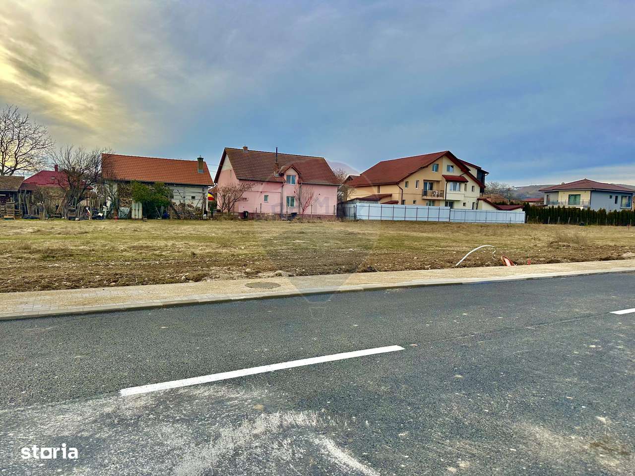 Teren construibil de vanzare in Someseni! Liu!  600 MP-1