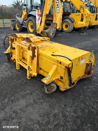 Zamiatarka JCB SC240 Szczotka JCB Ładowarka Q-fit lub widły JCB Maszyna JCB Sprawna 531-70 - 2