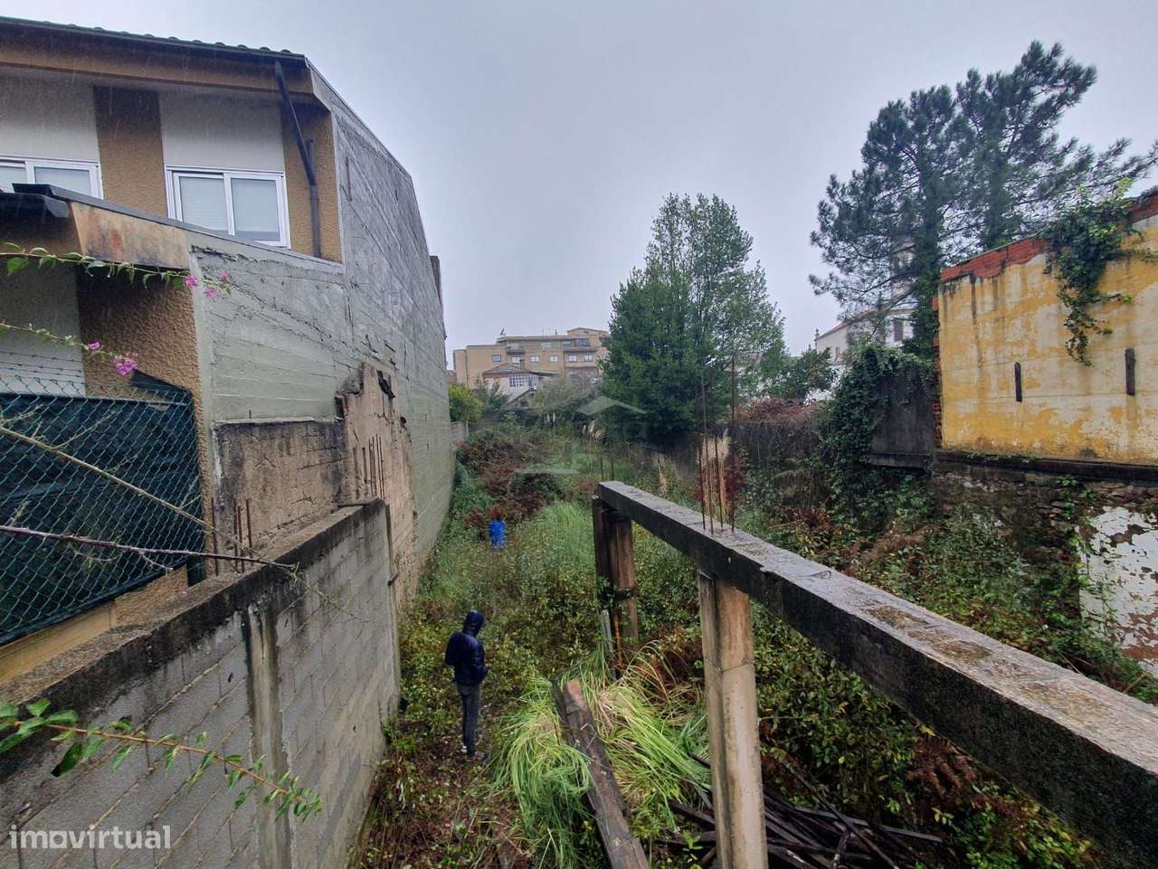 Moradia para restaurar no centro de Fiães. - Grande imagem: 5/14