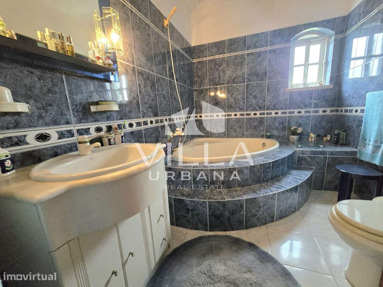 Moradia T4+1 em zona privilegiada nos Foros de Amora-30