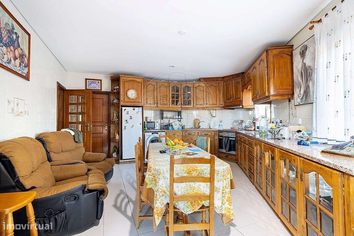 Oportunidade Única em São João de Ovar  Espaço Comercial + Habitação - Grande imagem: 3/26