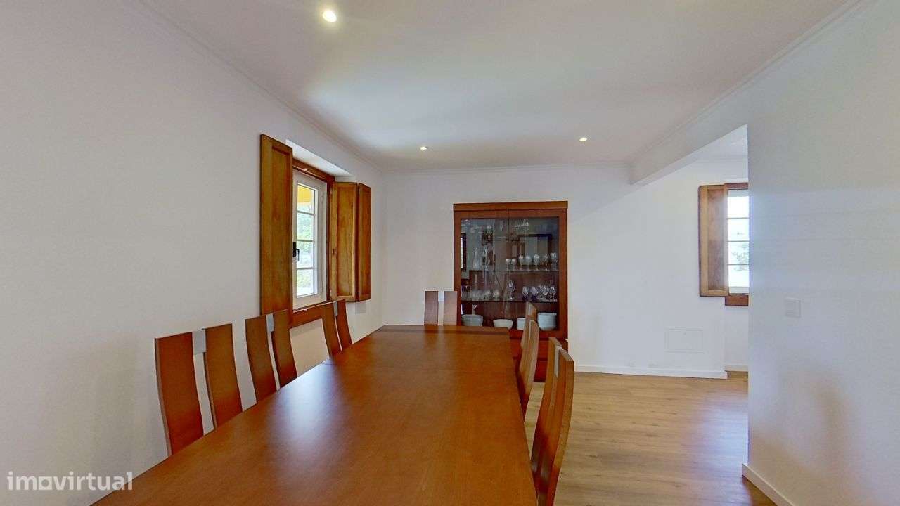 Moradia em Massamá, Rua Direita (tem anexos T-0 e T-2 independentes)-13