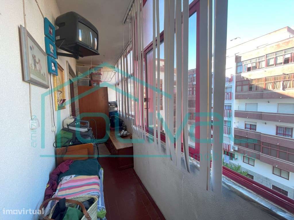 RESERVADO Apartamento T4 transformado em T3-24