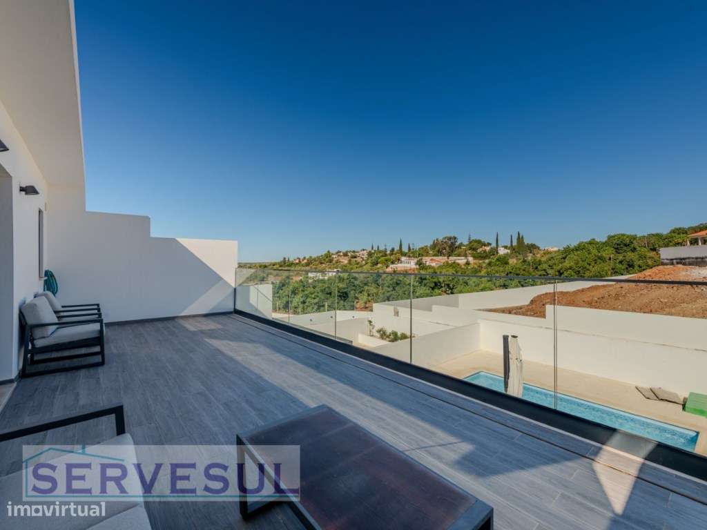 Moradia Moderna com Piscina e uma vista magnifica para o Campo de G...-34