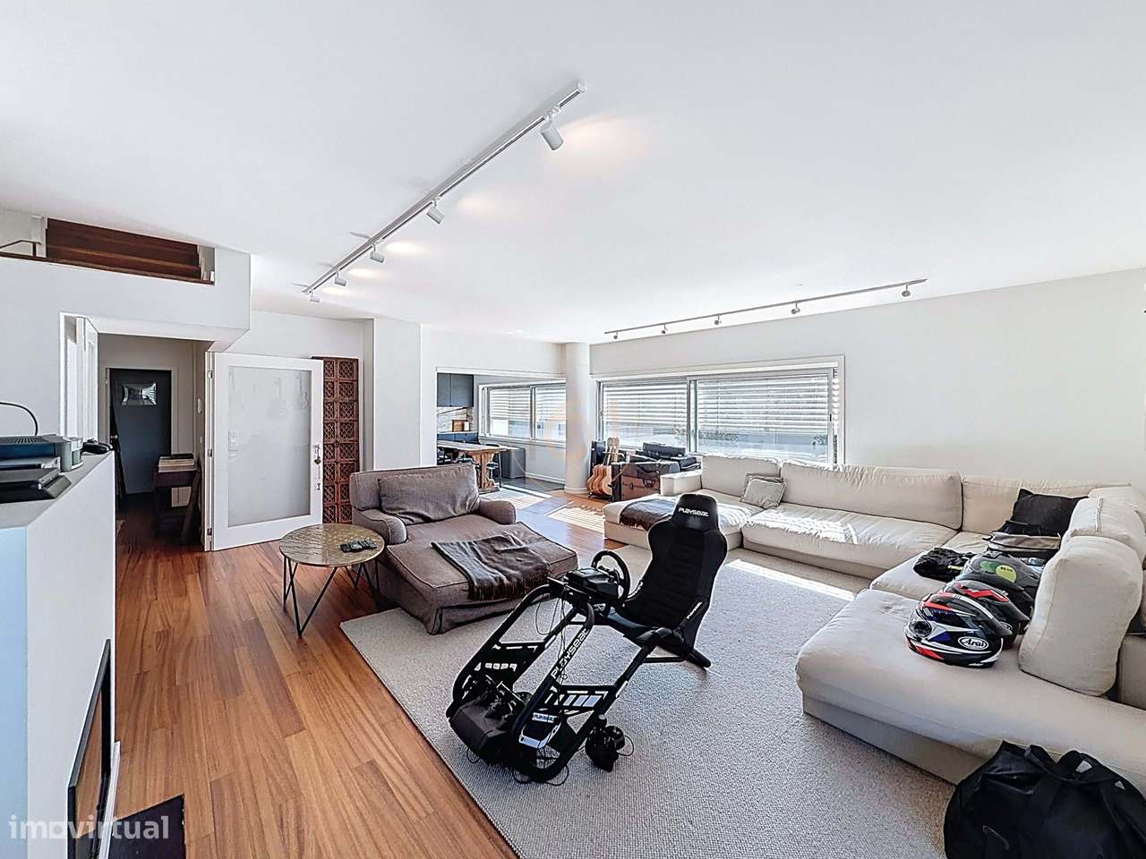 Apartamento T4 Duplex com Terraço e 4 Lugares de Garagem, com Possibil - Grande imagem: 2/47