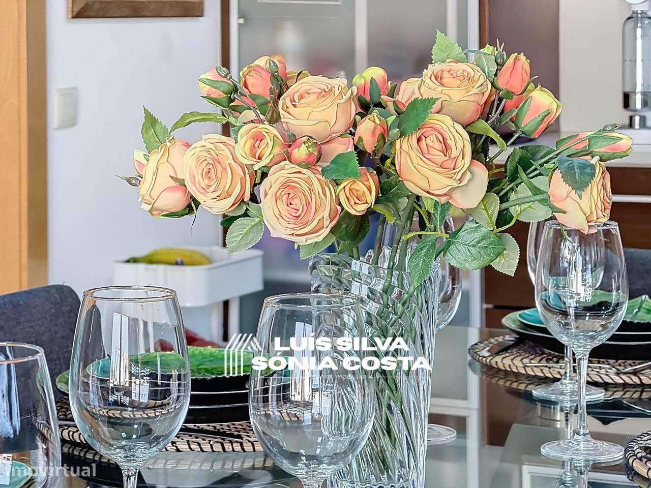 Moradia T4 Excelente Estado e Áreas | 2 Suites, Jacuzzi, Painéis...-14