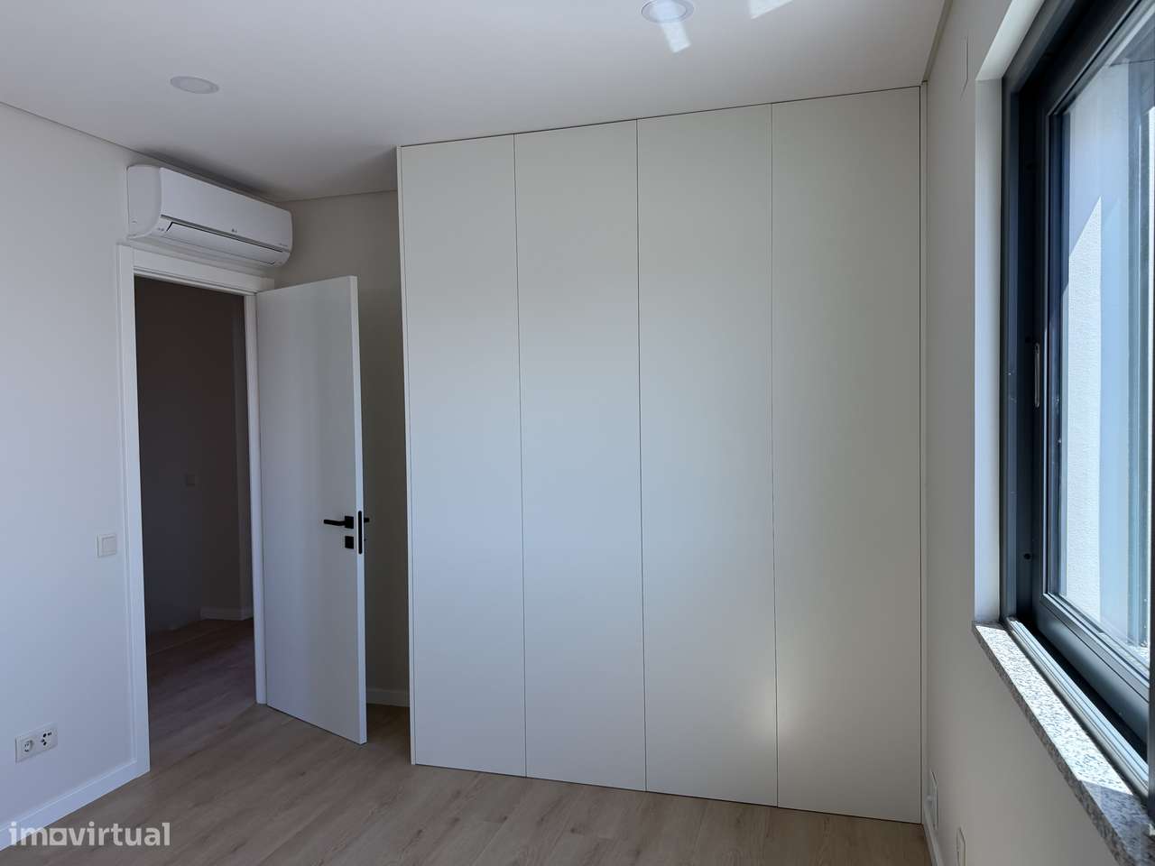 Moradia T4 com piscina, terraço e garagem em Ferreiras-14