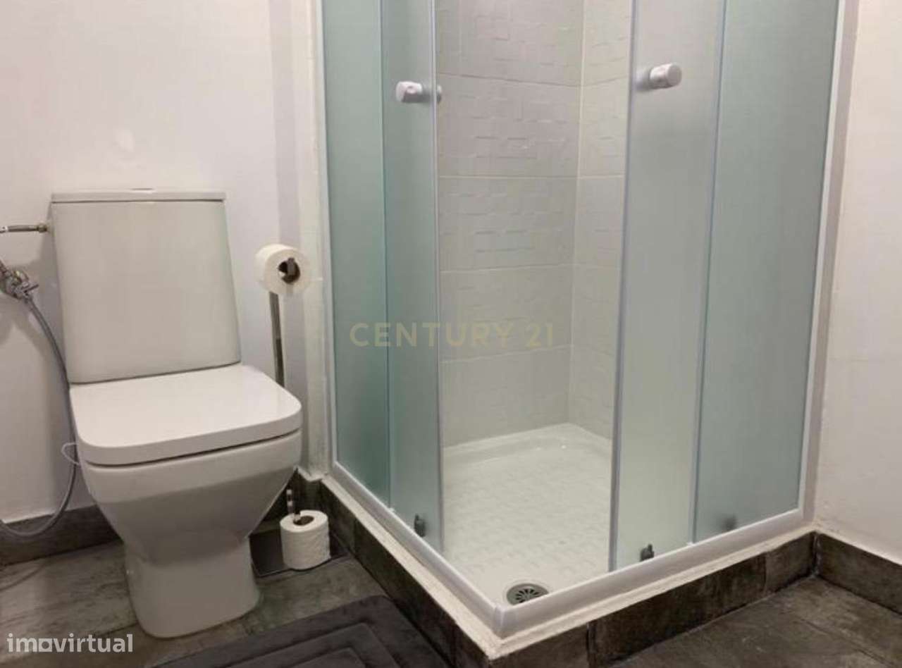 Apartamento T3 + 1 com Licença de Alojamento Local – Estrela/Campo de-9