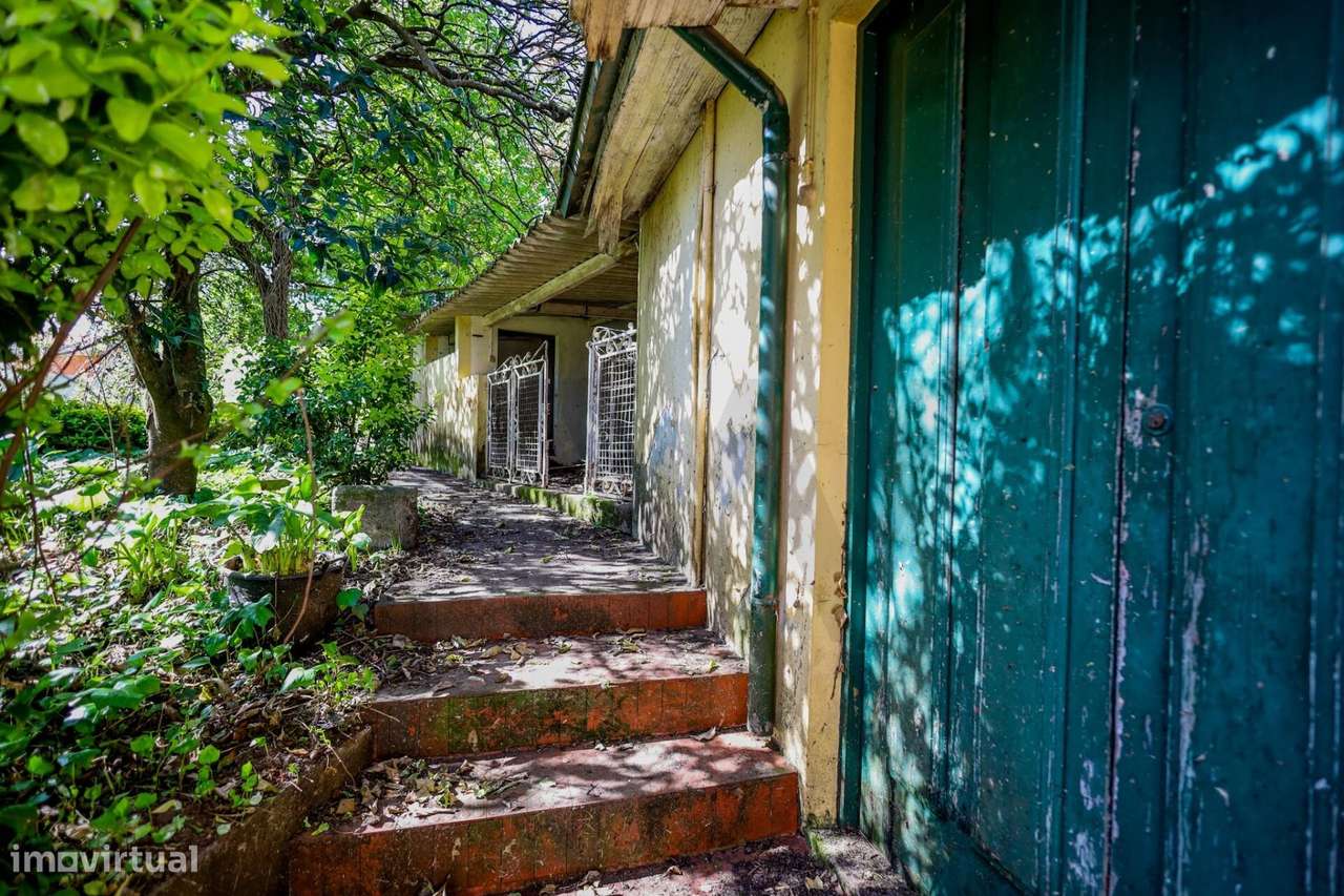 Moradia com 1451m2 de Terreno e Elevado Potencial de Valorização em Sã-26