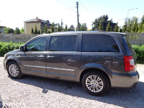 Chrysler Town & Country 3.6 Limited - 8