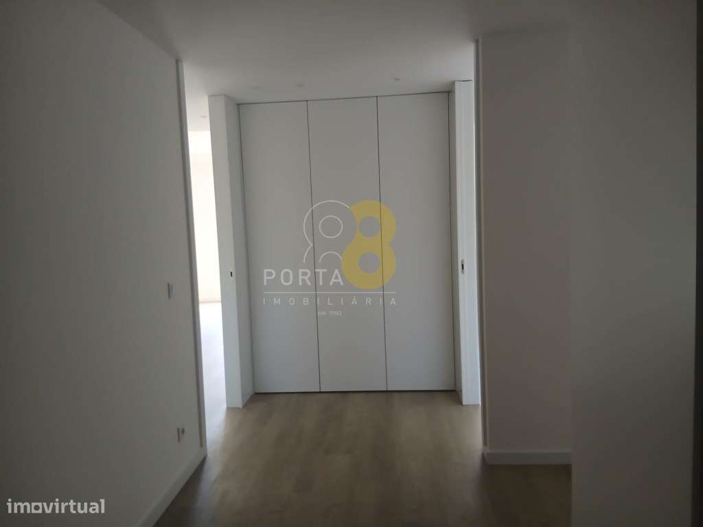 Apartamento T2 com Terraço de 255 m² em Matosinhos-18
