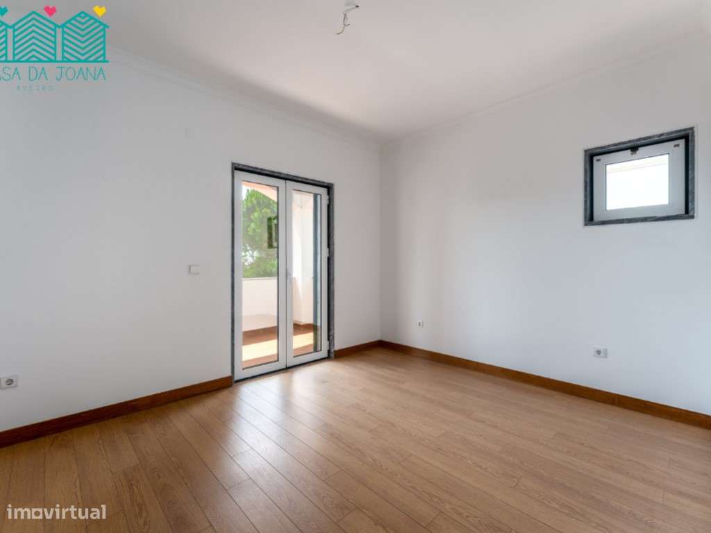 Moradia T5 com Jardim e Garagem em Oeiras-26