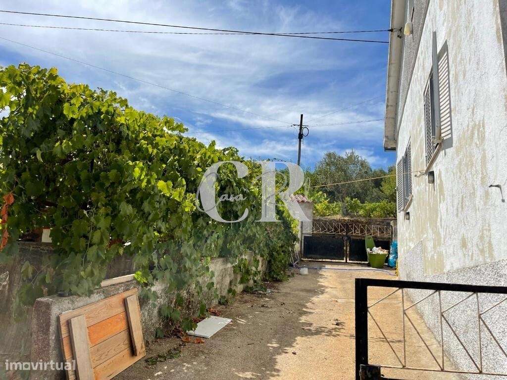 Moradia Térrea Isolada de 2 Quartos com Jardim, Anexos e Garagem, entr-31