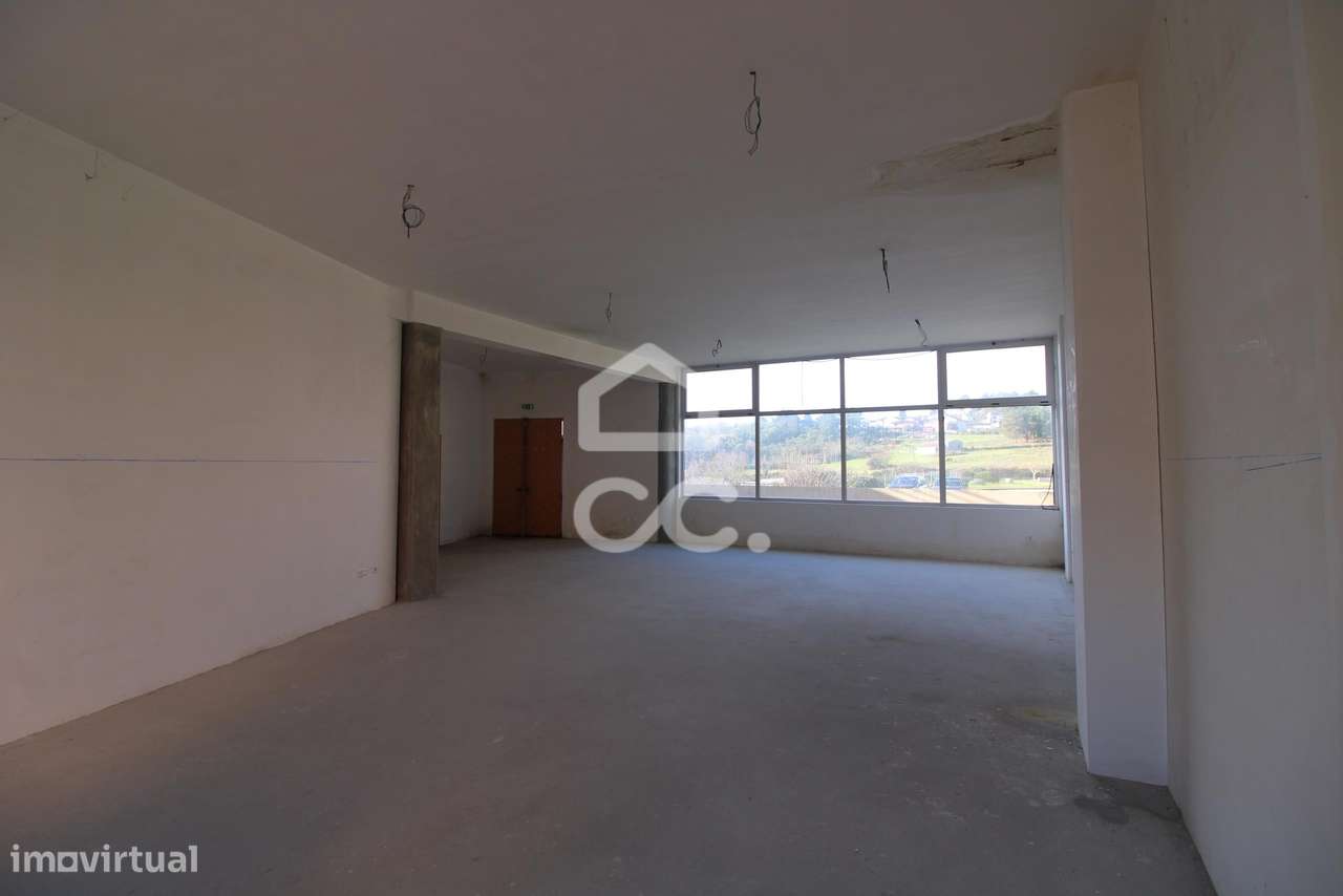 Loja no centro da cidade com garagem privada, com excelente potencial - Grande imagem: 5/14