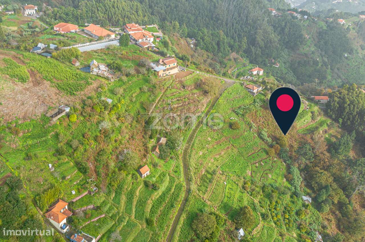 Moradia para recuperar com 2.600 m² de terreno em Santa Cruz-9