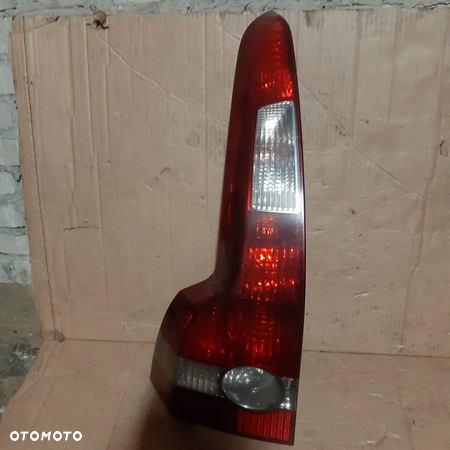 Lampa Tylna Lewa Prawa Volvo V50 04-07 - 3