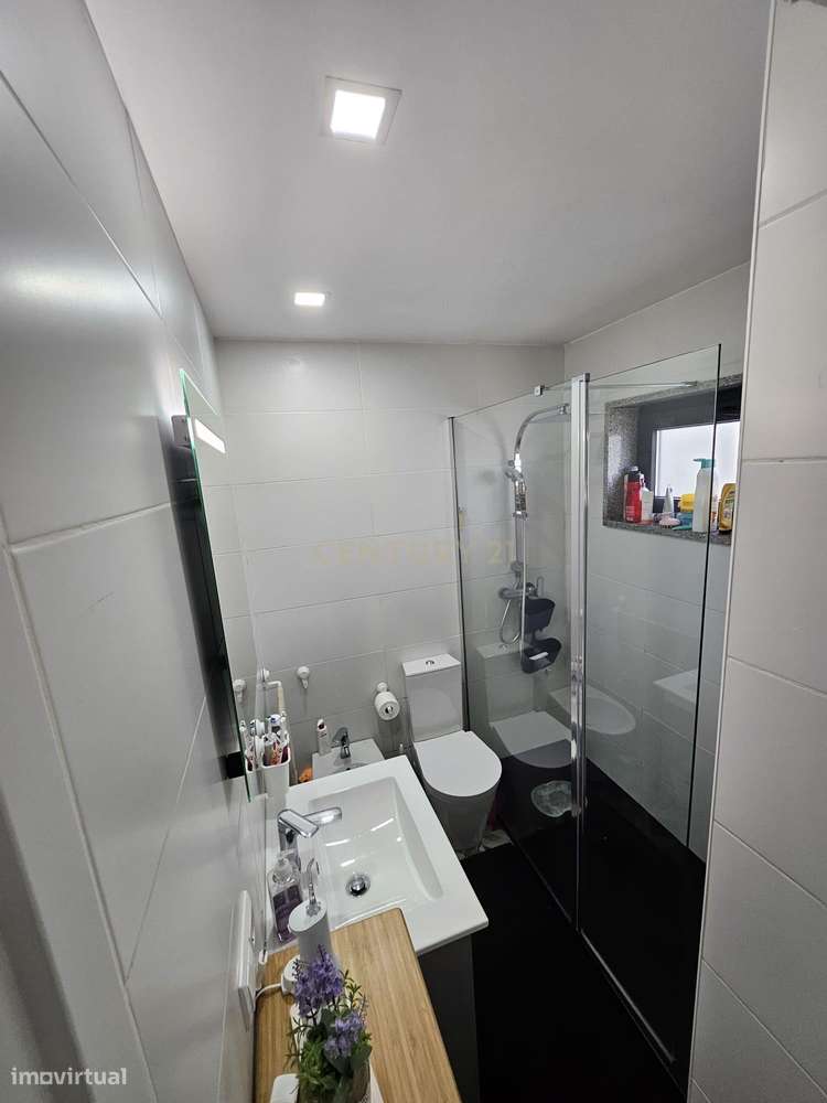 Moradia T3 com Piscina e T1 Independente em Brufe – Vila Nova de Famal-12