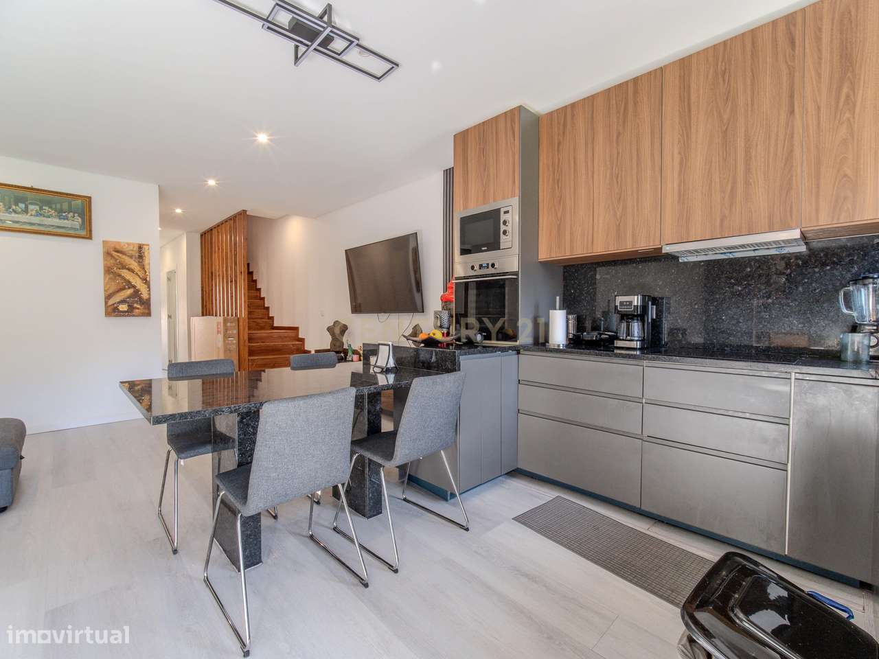 Moradia no Centro de Gaia com Terraço Amplo e Excelente Potencial de I - Grande imagem: 5/60