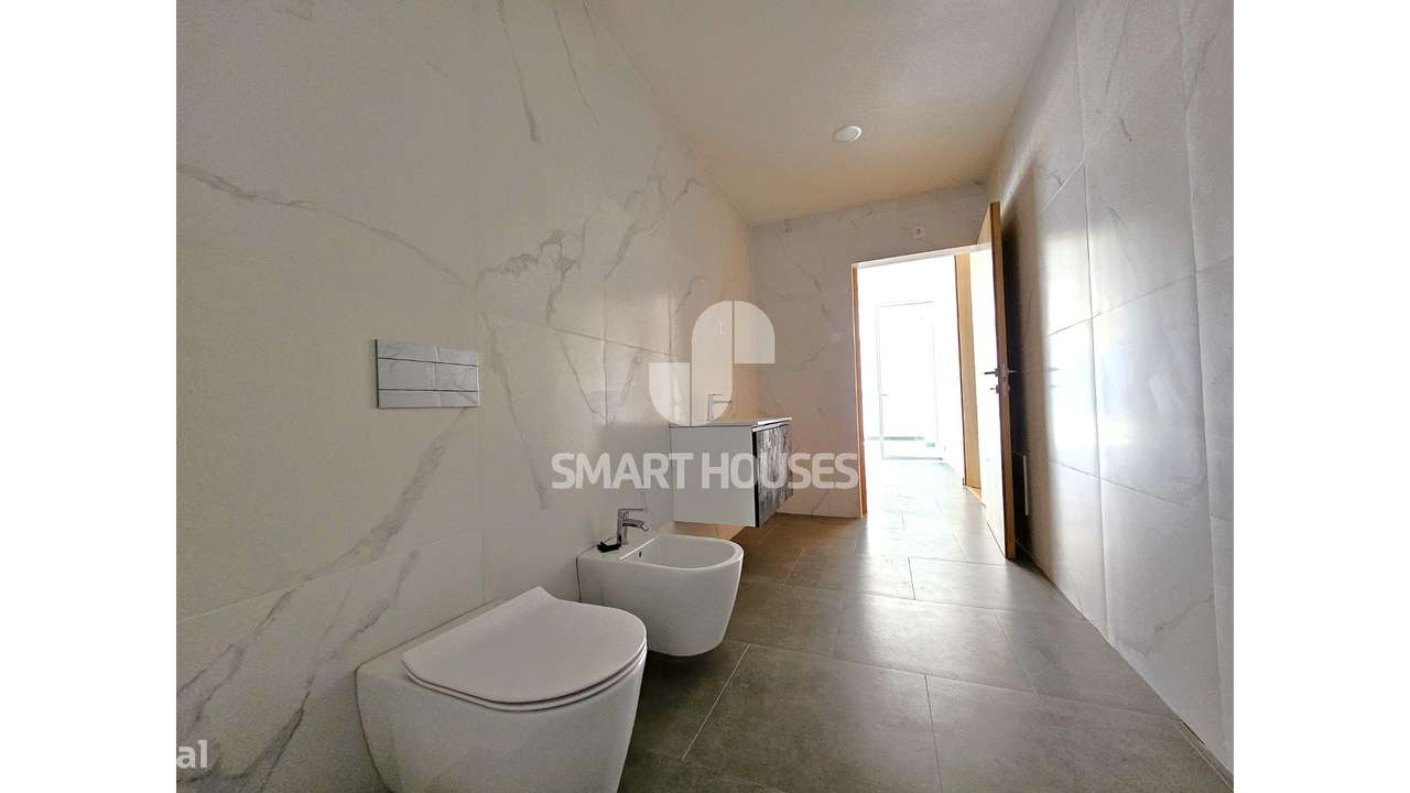 Moradia T3 c/ terraço centro São Romão-23