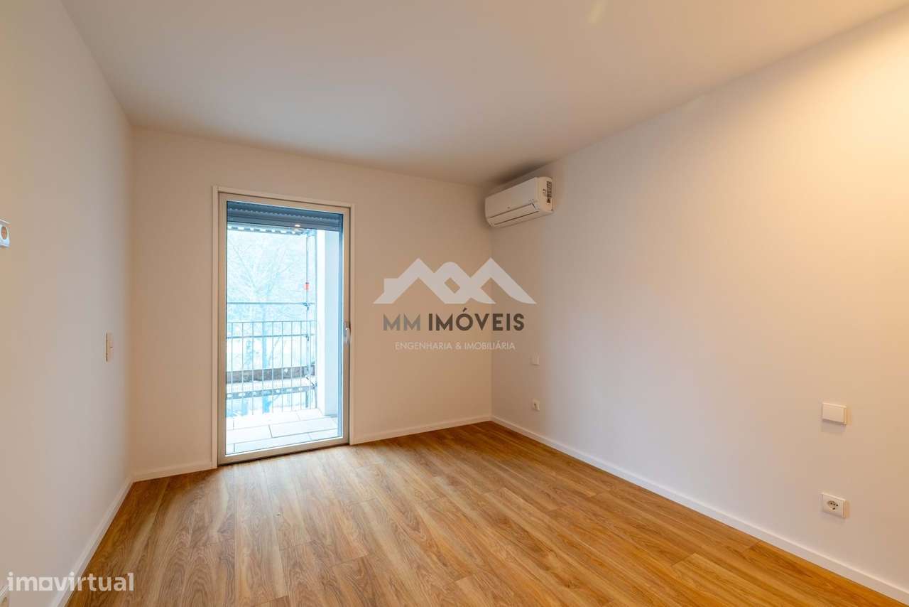 Apartamento T2 | Nova Construção | Varanda | Garagem | Campanhã| Espaç-18