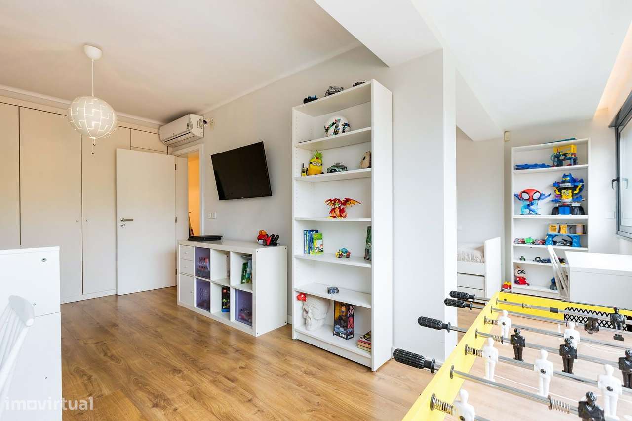 Moradia T4/5 com Piscina no Bairro de Santa Cruz – Benfica, Lisboa-18