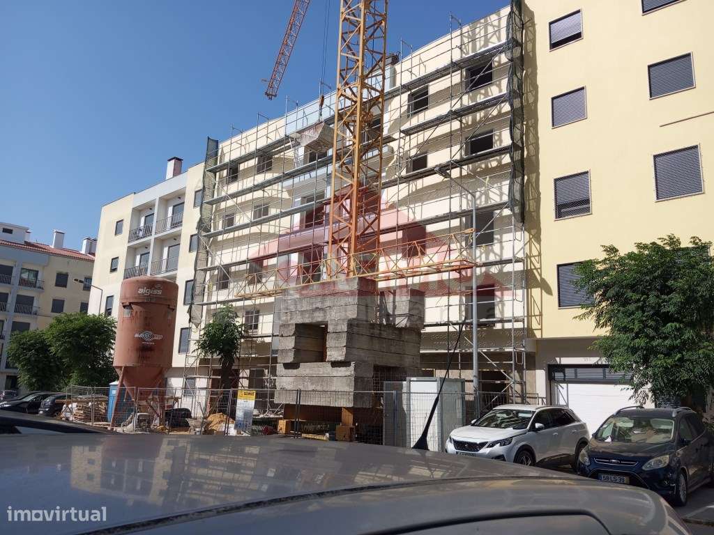 T3 com excelentes acabamentos com parqueamento.(oferta da escritura). - Grande imagem: 1/60