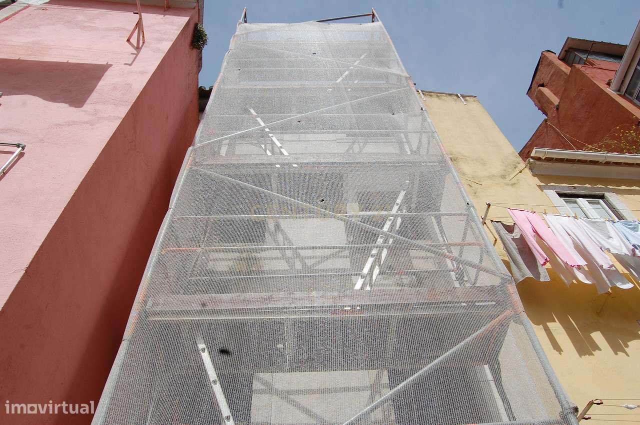 Prédio para investimento na Estrela em Lisboa-14