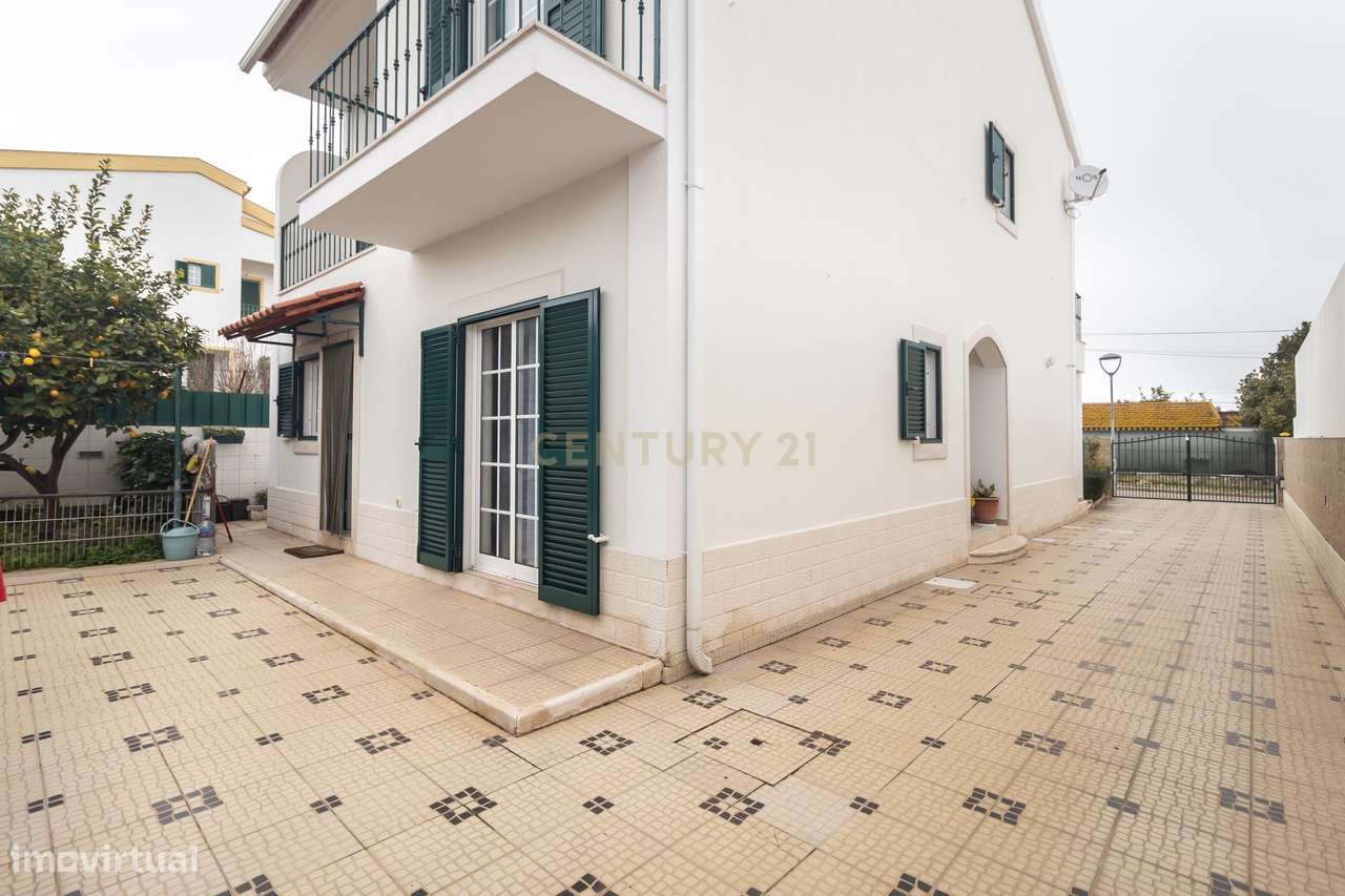 Moradia T4 Independente com garagem e jardim em Setúbal-40