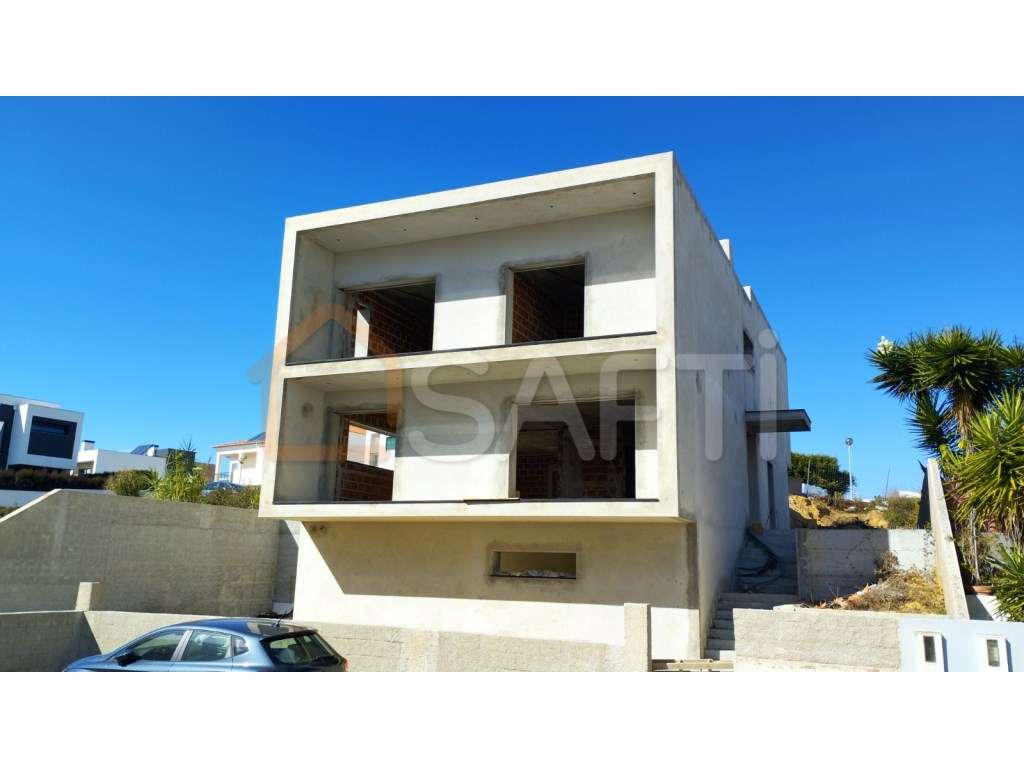 Moradia com 3 pisos em construção. O preço de 699000 euros é na atu... - Grande imagem: 2/11