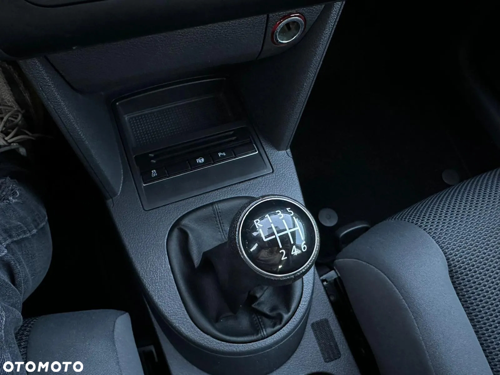Volkswagen Touran 1.6 TDI DPF BlueMotion Technology Trendline - 33