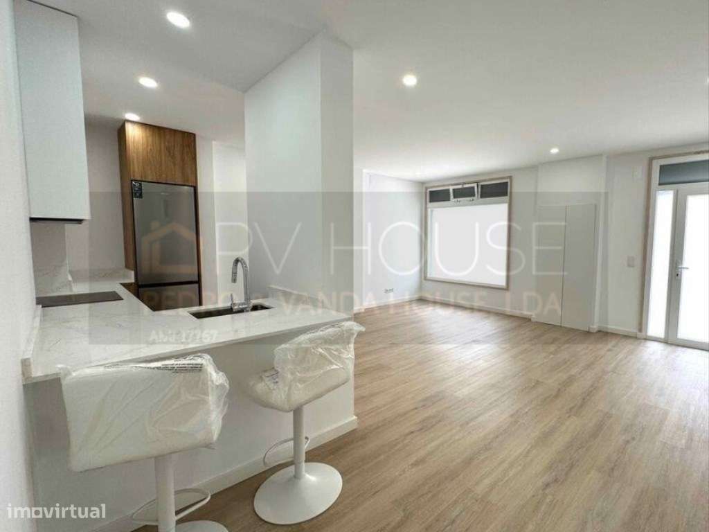 T4 Totalmente Remodelado com Suite e Cozinha Equipada | Rio de Mouro-15