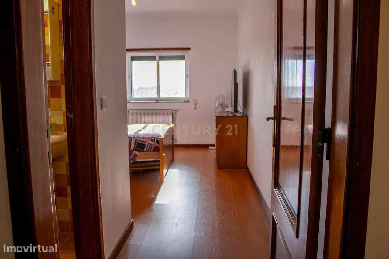 Moradia moderna | 3 pisos | Vila Nova Foz Côa-47