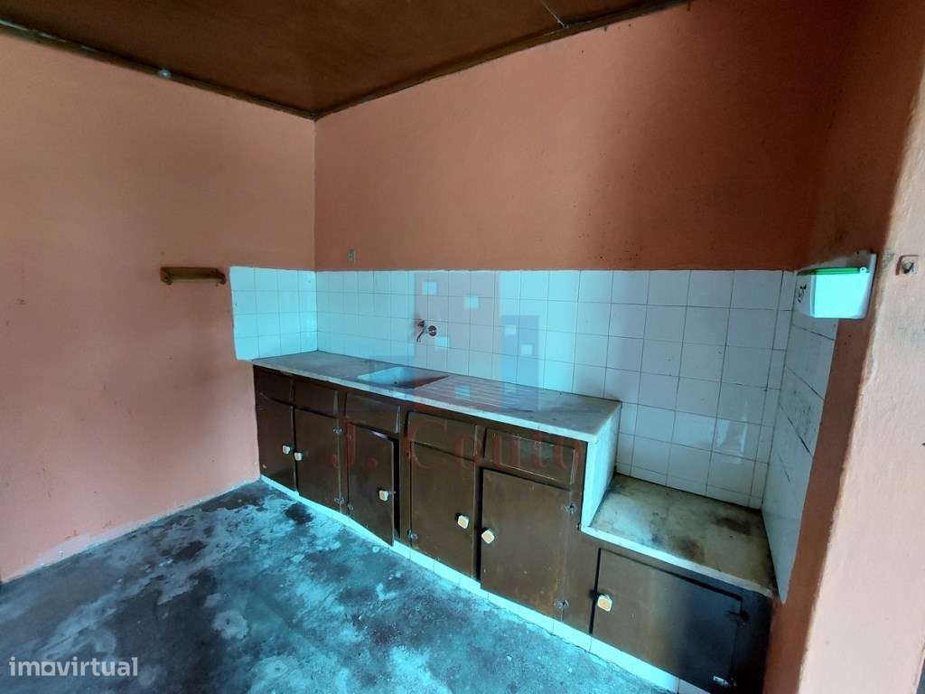 Casa Antiga para Restauro, Salir de Matos-21