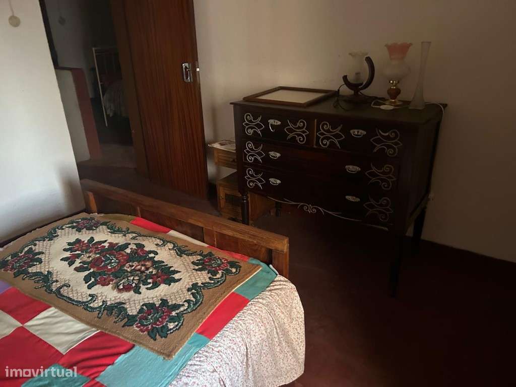 Moradia tipologia T6 de rés do chão e primeiro andar - Grande imagem: 3/35