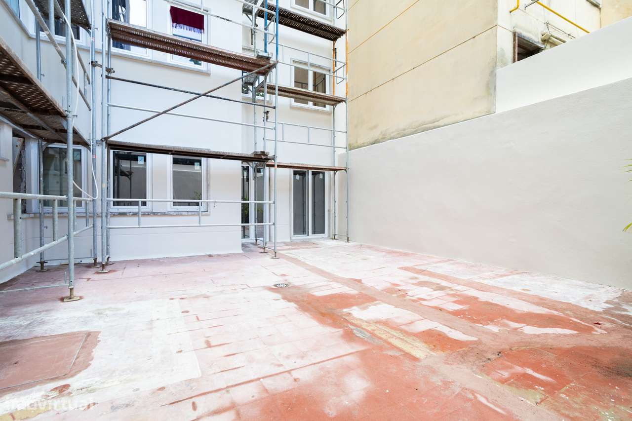 Apartamento T0 nas Amoreiras com Espetacular Terraço de 75m² - Grande imagem: 2/26