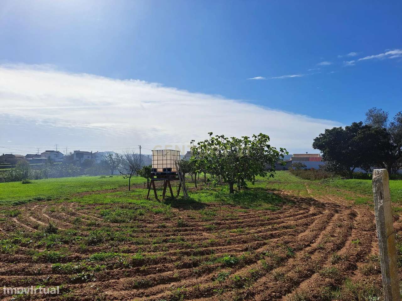 Terreno  plano com duas frentes para construção - Grande imagem: 5/12