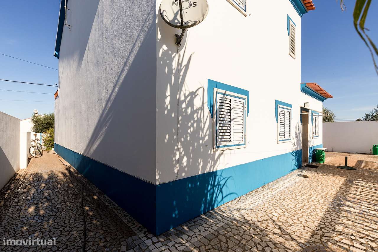 Moradia Isolada T4+2 com 245 m2 em Lote com 961 m2 na Aldeia de Nora,-55