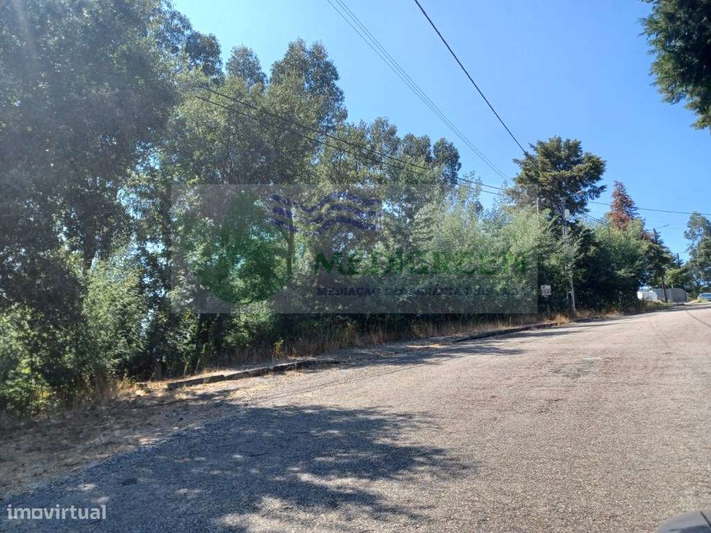 TERRENO JUNTO AO CENTRO DA VILA COM VIABILIDADE DE CONSTRUÇÃO - Grande imagem: 5/8