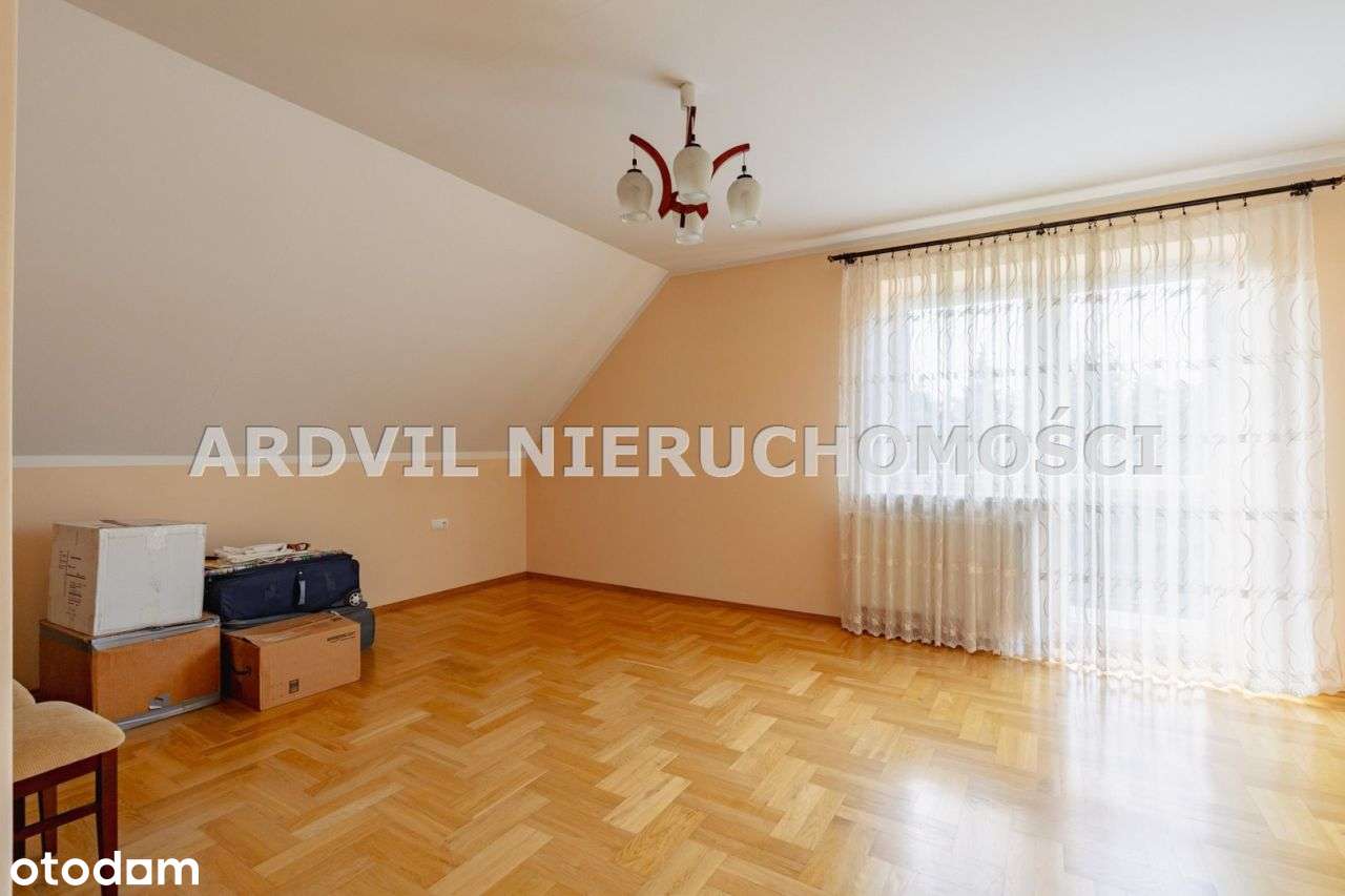 Solidny przestrony dom-5