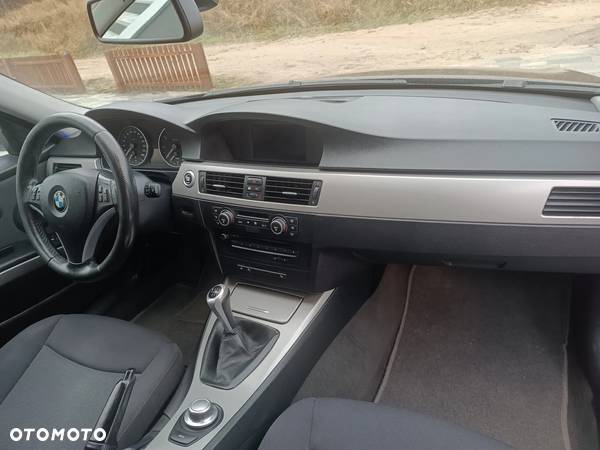 BMW Seria 3 318i - 9