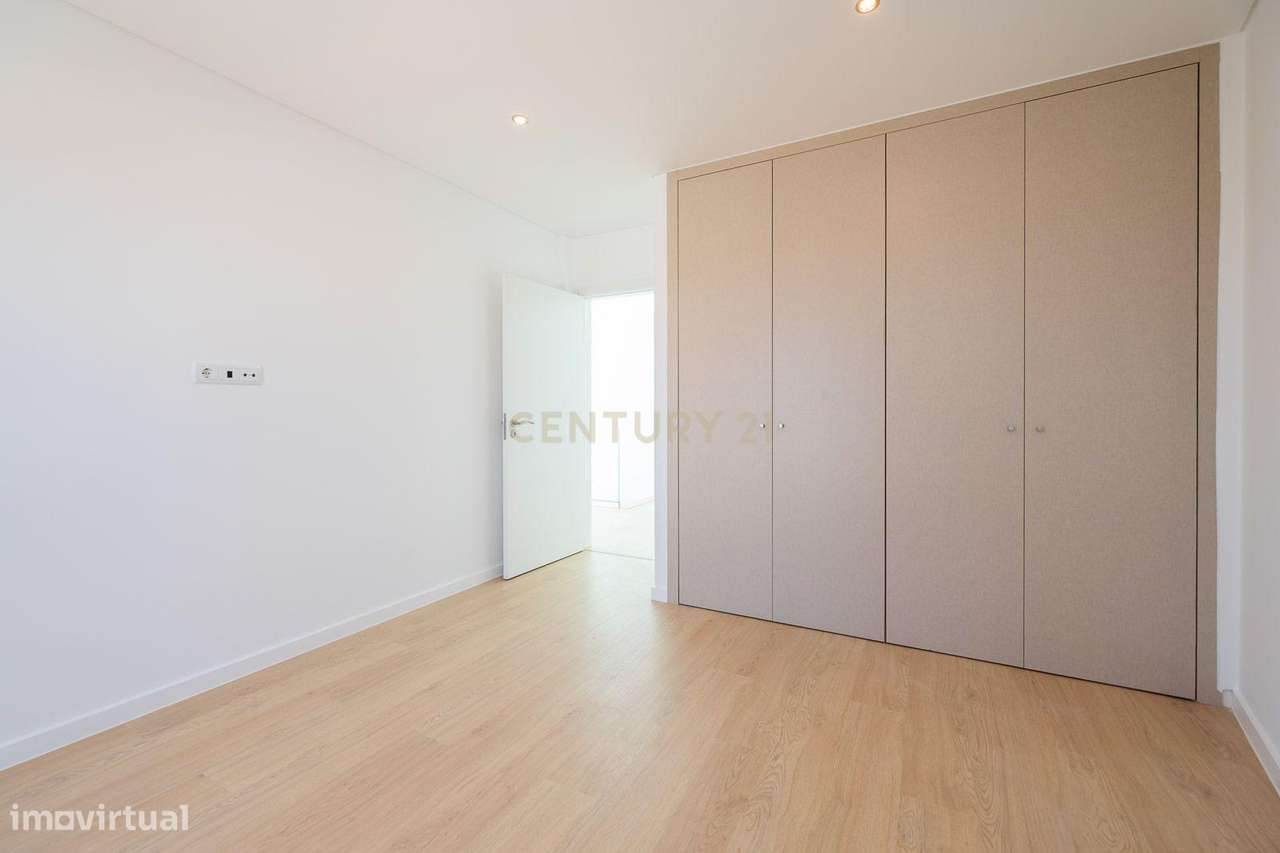 Sintra - Bolembre , moradia T4 nova, construção moderna e linhas conte-35