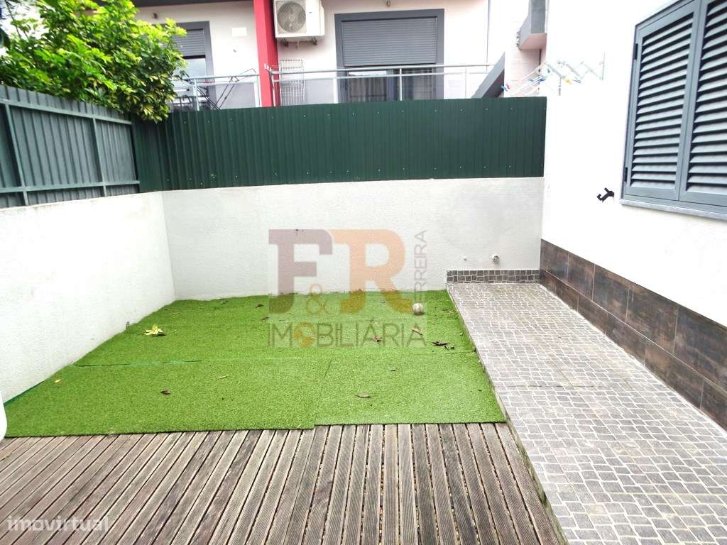 Moradia Geminada Triplex T3 com Garagem Quinta do Conde - Grande imagem: 4/56
