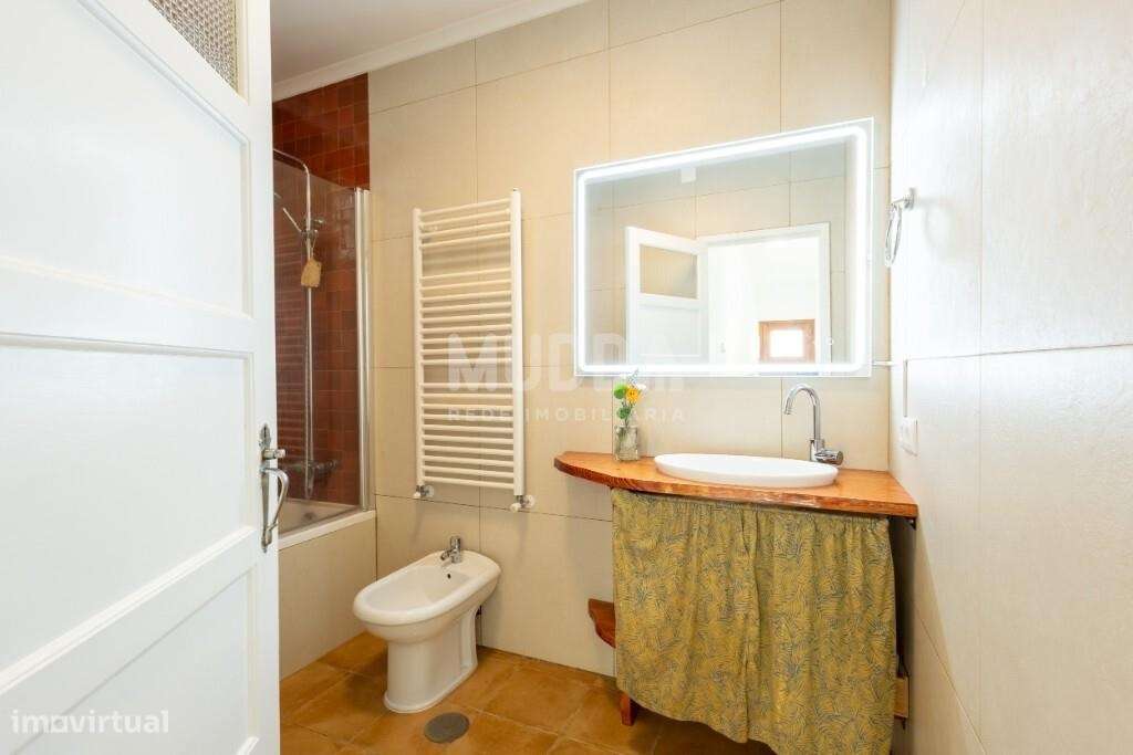 Moradia térrea T3 com anexos e terreno no Campo/Caldas da Rainha-12