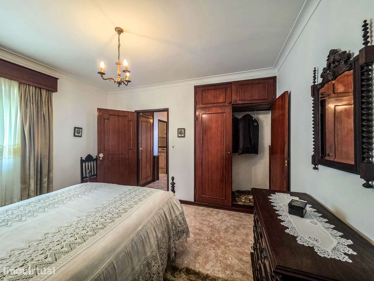 Moradia T5 em Darque com Jardim, Garagem e Anexo-12