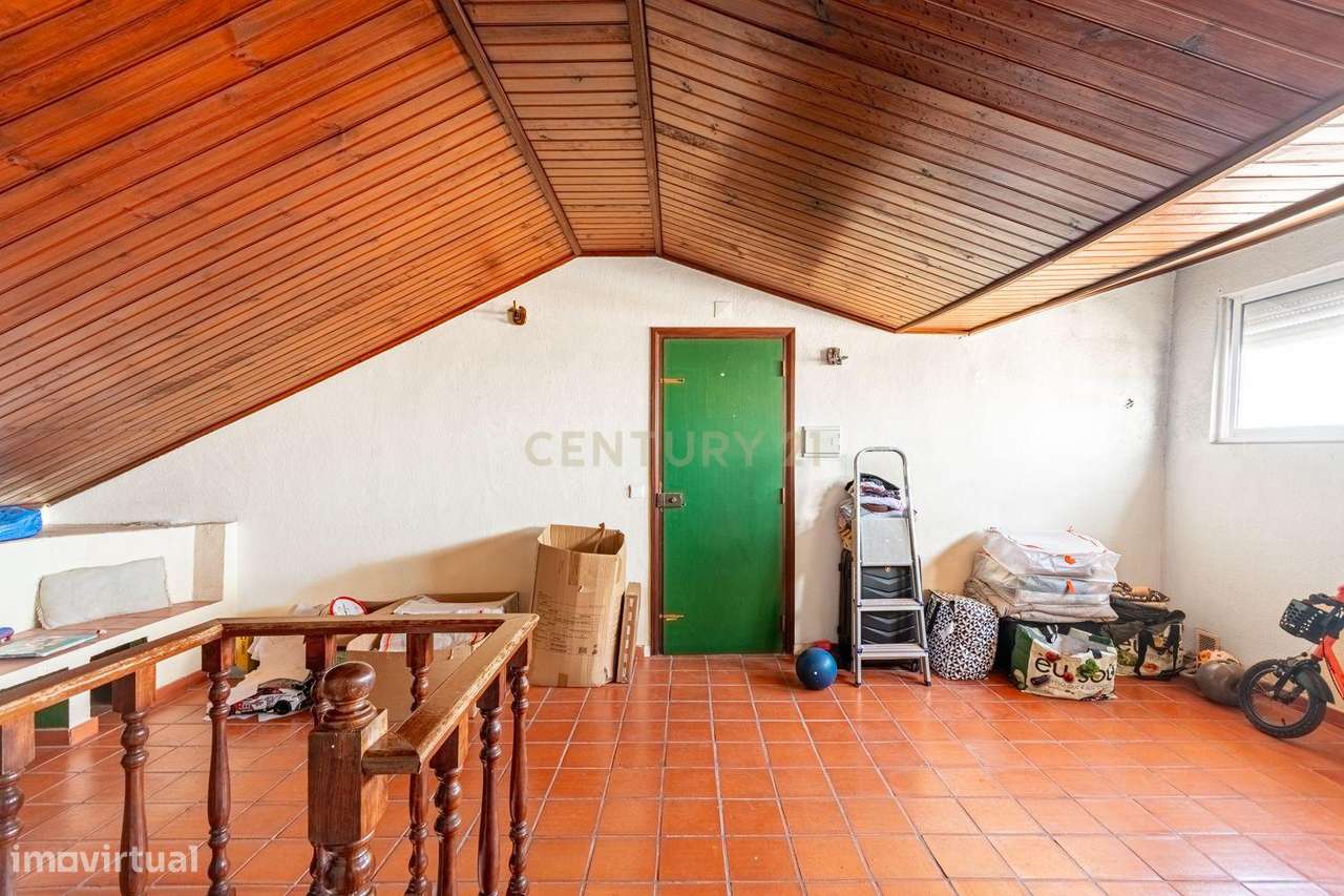 Apartamento T3 com Vista Panorâmica no Montijo-17