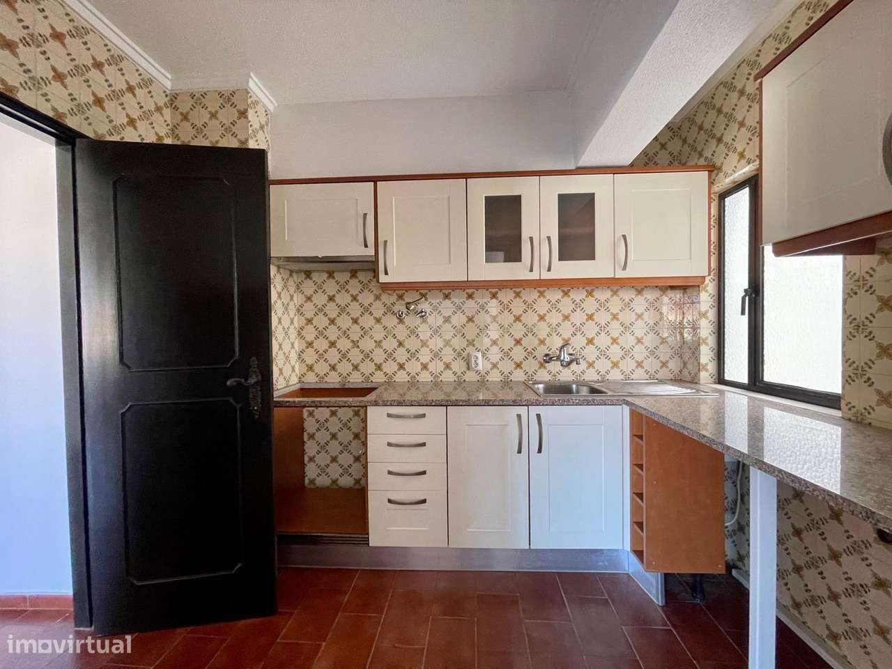Exclusivo Apartamento T2 - Quarteira - Lugar de Garagem - Varandas - P-18